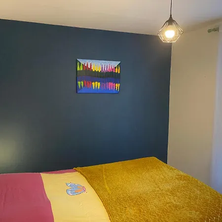 בית נופש Cottage La Pierroune *